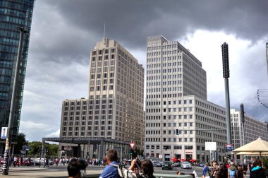 Berlin binaları modern gökdelenler