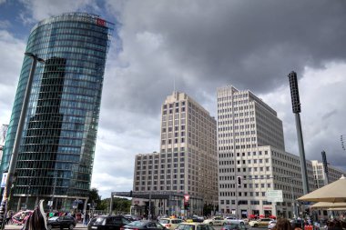 Berlin binaları modern gökdelenler