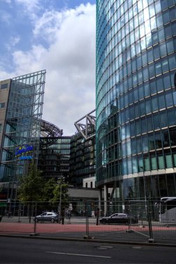 Berlin binaları modern gökdelenler