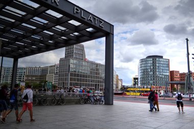 Berlin binaları modern gökdelenler