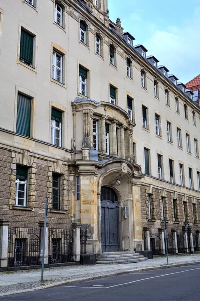 ベルリン住宅の建物のファサード 家の外観古いヴィンテージレトロアンティーク — ストック写真