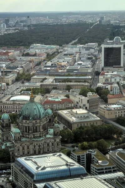 Berlin Gökdeleni Kulesi Günbatımında Spree Nehri Almanya — Stok fotoğraf