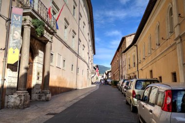 Tarihi Assisi, Umbria, İtalya 'da antik bir ara sokak.