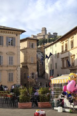 Tarihi Assisi, Umbria, İtalya 'da antik bir ara sokak.