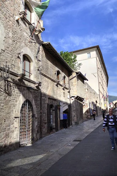 이탈리아 움브리아의 역사적 아시시에 골목길 — 스톡 사진