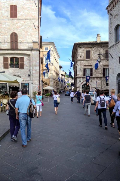 イタリア ウンブリア州アッシジの歴史的な町の古代の路地 — ストック写真