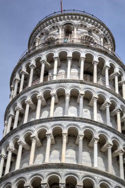 Pisa 'nın güzel sokak manzarası, Pisa Kulesi Pisa, İtalya