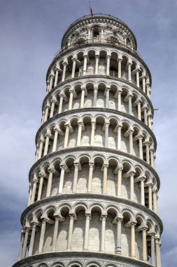 Pisa 'nın güzel sokak manzarası, Pisa Kulesi Pisa, İtalya