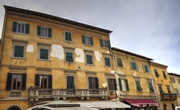 Calle Antigua Con Edificios Antiguos Pisa Italia —  Fotos de Stock