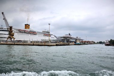 Venedik tekneleri liman, gemiler, İtalya, antika retro