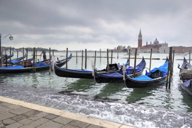 Venedik, Büyük Kanal manzarası ve Santa Maria Della sa Bazilikası. İtalya