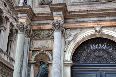Venedik, İtalya 'daki Saint Mark Bazilikası' nın (Basilica di San Marco) alt manzarası