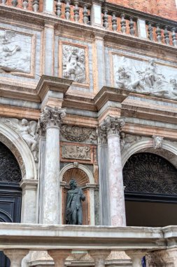 Venedik, İtalya 'daki Saint Mark Bazilikası' nın (Basilica di San Marco) alt manzarası