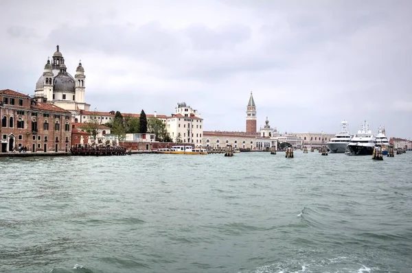 Βενετία Άποψη Του Μεγάλου Καναλιού Και Βασιλική Της Αγίας Μαρίας — Φωτογραφία Αρχείου