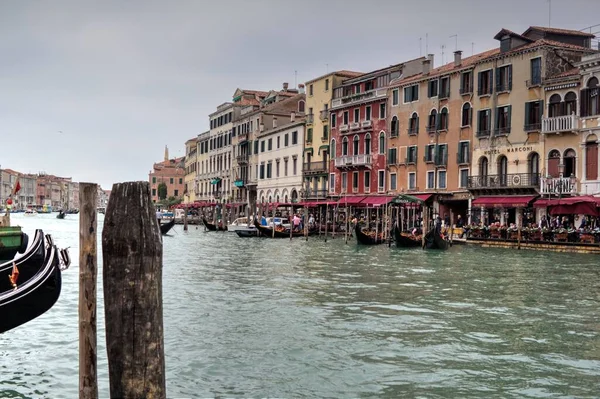 이탈리아 베네치아의 운하를 바라봄 — 스톡 사진