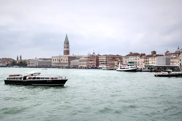 Venedik Manzaralı Deniz Binaları Talya — Stok fotoğraf