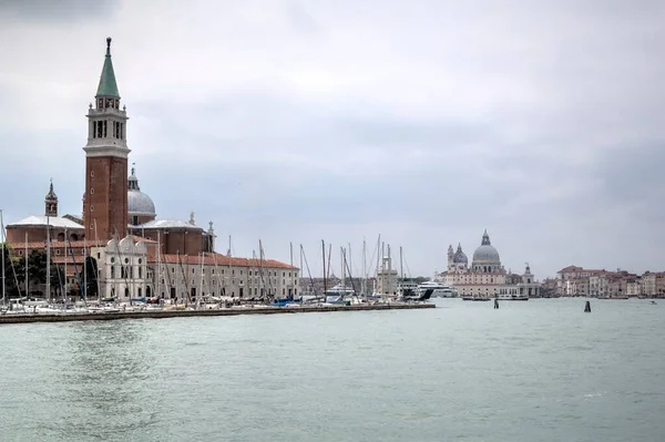 Venetië Uitzicht Cityline Zee Gebouwen Italië — Stockfoto