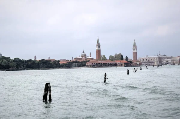 Venedig Utsikt Cityline Havet Byggnader Italien — Stockfoto