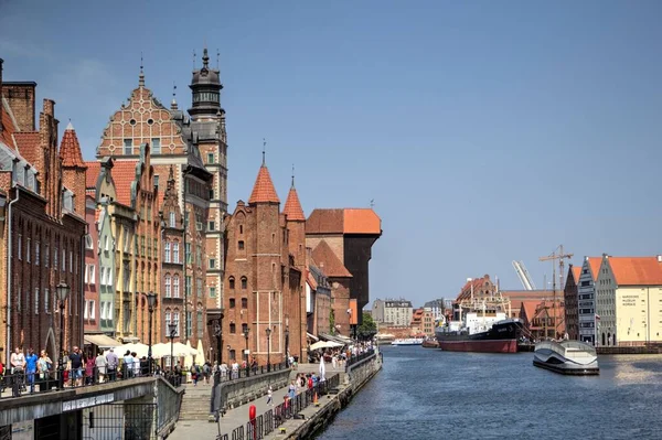 Gdansk Com Bela Cidade Velha Sobre Rio Motlawa Nascer Sol — Fotografia de Stock