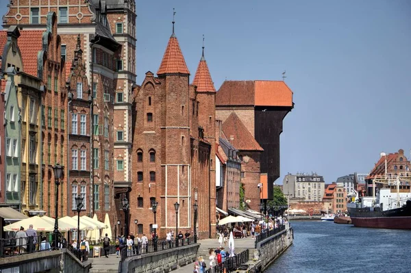 Gdansk Com Bela Cidade Velha Sobre Rio Motlawa Nascer Sol — Fotografia de Stock