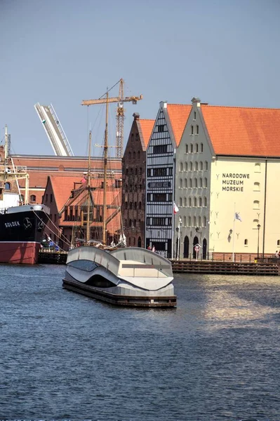 Gdansk Con Hermoso Casco Antiguo Sobre Río Motlawa Amanecer Polonia —  Fotos de Stock