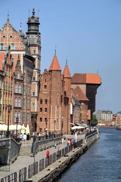 Gdansk Com Bela Cidade Velha Sobre Rio Motlawa Nascer Sol — Fotografia de Stock