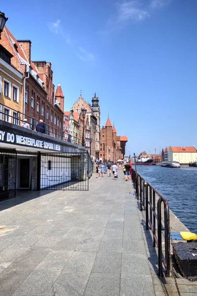 Gdansk Com Bela Cidade Velha Sobre Rio Motlawa Nascer Sol — Fotografia de Stock