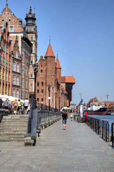 Gdaňsk Krásným Starým Městem Nad Řekou Motlawou Při Východu Slunce — Stock fotografie