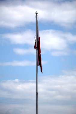 Polonya gökyüzünde bayrak sallıyor