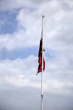 Polonya gökyüzünde bayrak sallıyor