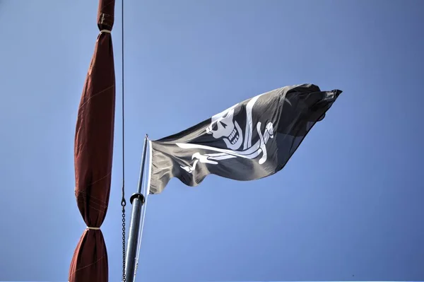 Crâne Sur Drapeau Pirate — Photo