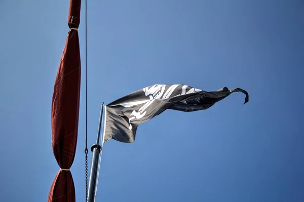 Череп Кости Пиратском Флаге — стоковое фото