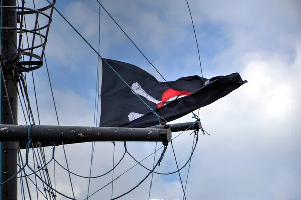 Crâne Sur Drapeau Pirate — Photo