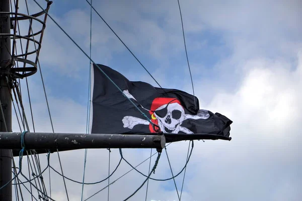 Crâne Sur Drapeau Pirate — Photo