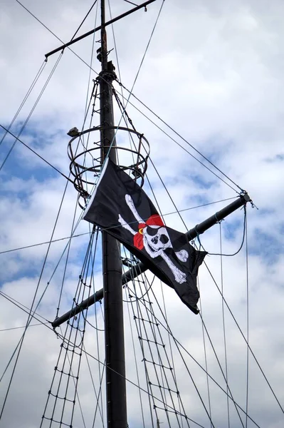 Calavera Huesos Una Bandera Pirata —  Fotos de Stock