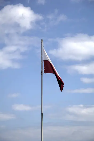 Polska Macha Flagą Niebie — Zdjęcie stockowe