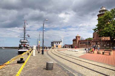 Kolobrzeg yelkenlileri rıhtıma, limana yerleştirildi.