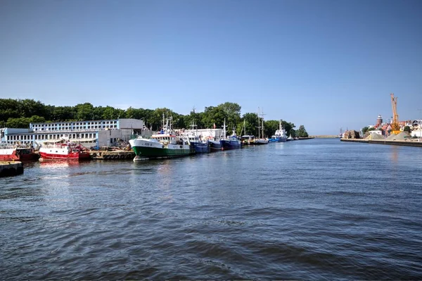 Kolobrzeg帆船停泊在码头 港口艺术图解复古 — 图库照片