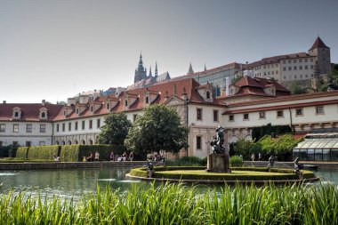 Çek Cumhuriyeti 'nde Vltava nehri ile Prag Şatosu Hradcany