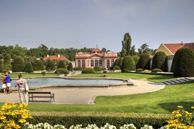 Prag 'daki muhteşem Barok Wallenstein Sarayı ve Fransız bahçesi, bugün Çek Cumhuriyeti Senatosu