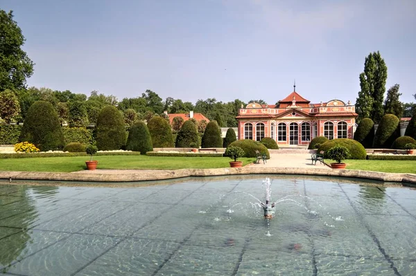 Изумительный Барокко Валленштайн Дворец Праге Французский Сад Сегодня Сенат Чешской — стоковое фото