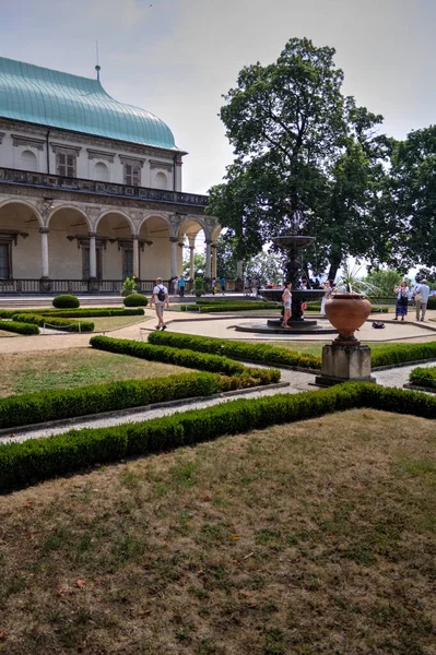 Incredibile Palazzo Barocco Wallenstein Praga Suo Giardino Alla Francese Oggi — Foto Stock