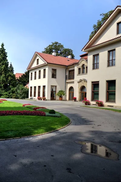 Increíble Palacio Barroco Wallenstein Praga Jardín Francés Hoy Senado República —  Fotos de Stock