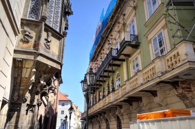 Prag 'da eski bir sokak, antika.