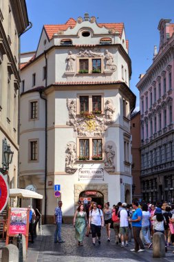 Prag 'da eski bir sokak, antika.