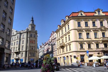 Prag 'da eski bir sokak, antika.