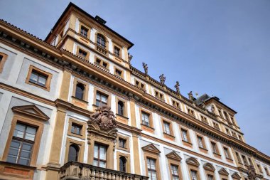 Prag 'da eski bir sokak, antika.