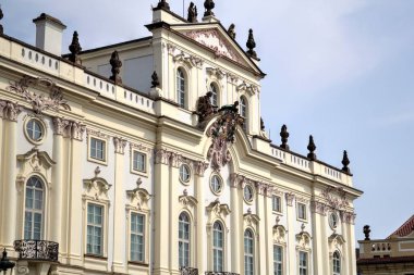 Prag 'da eski bir sokak, antika.