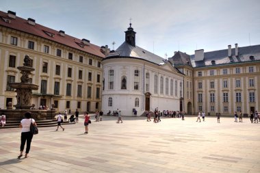 Prag 'da eski bir sokak, antika.