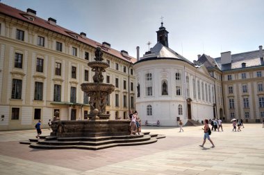 Prag 'da eski bir sokak, antika.